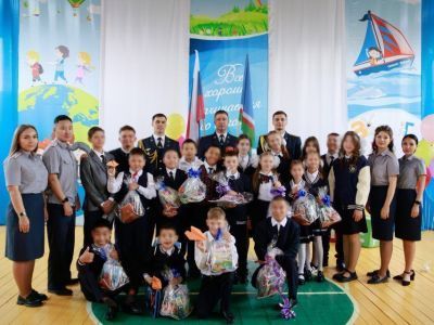 Сотрудники УФСИН подарили школьные наборы воспитанникам детских социальных учреждений Якутии