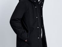 Утепленное пальто с капюшоном