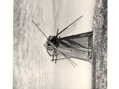 Ветряная мельница (деревянная)