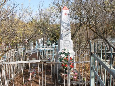 Братская могила партизан