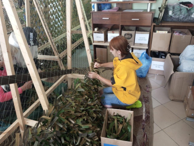 Ребята из филиала ЦДО в Чернышевском помогают плести маскировочные сети