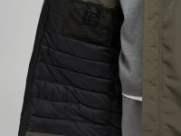 Утепленное пальто со съемным капюшоном