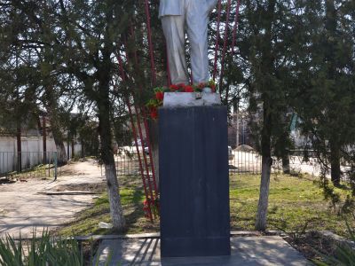 Памятник В.И. Ленину