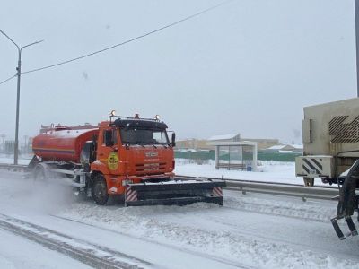 Порядка ста единиц спецтехники задействованы в уборке снега в Якутске