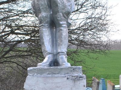 Братская могила советских воинов, погибших в боях с фашистскими захватчиками