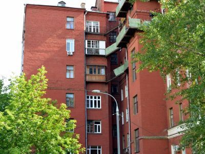 Служебный корпус с палатами