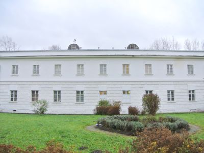 Служительский корпус (флигель N 4)