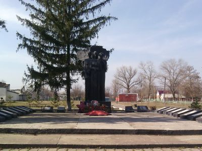 Братская могила партизан, погибших за власть Советов в годы гражданской войны