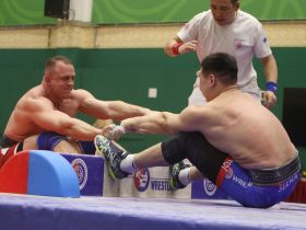 Сенсационно завершился турнир по мас-рестлингу Харлампия Васильева в Якутске