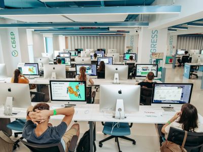 ИИ для дорог и конструктор путешествий: интересные стартапы участников «Школы 21» в Якутске