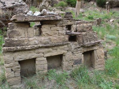 Стелы надмогильные (4 единицы)