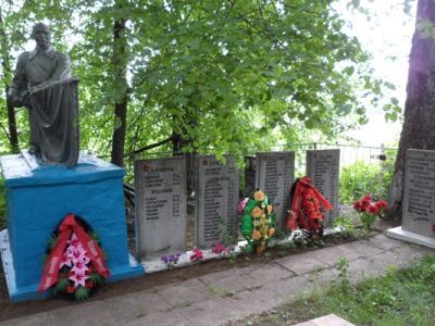 Братская могила воинов Советской Армии, погибших в 1943 г.