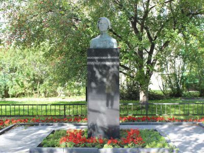 Памятник Герою Советского Союза Марии Владимировне Мелентьевой (1922-1942)