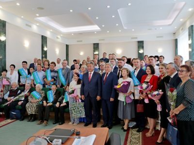 День города и алмазодобывающей промышленности: поздравления и награды