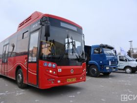 В Якутске на Комсомольской площади представили технику на газомоторном топливе