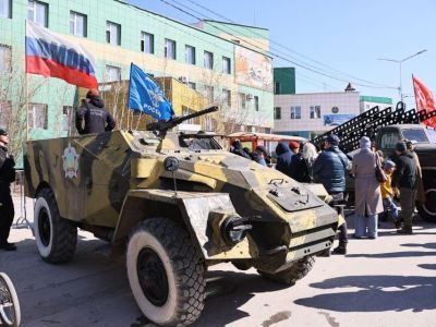 Фото: выставка военной техники и оружия в Якутске