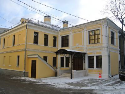 Главный дом усадьбы князей Гагариных-П.П.Кувшинникова-Поповых с флигелем