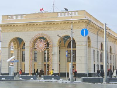 Станция Московского метрополитена Кольцевой линии «Таганская», 1950 г., архитекторы А.А.Медведев, К.С.Рыжков, при участии Л.Грипачевской, художник А.К.Ширяева, скульпторы Е.П.Блинова, П.М.Кожин, А.Г.Сотников, А.Д.Бержитская, З.С.Соколова, П.А.Баландин, ин