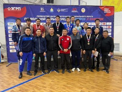 Четырнадцать путевок на юниорское первенство России завоевала сборная Якутии