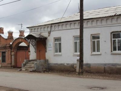 Усадьба купца М.С. Усманова. Лавка торговая с въездными воротами и межевой стеной