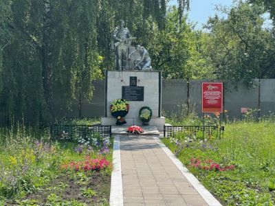 Братская могила воинов Советской Армии, погибших в период Великой Отечественной войны