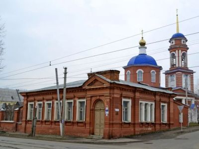 Здание церковно-приходской школы Михайловской церкви