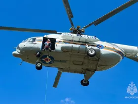 В Якутии спасатели МЧС отработали навыки по десантированию с вертолета