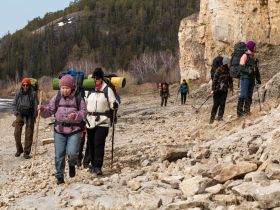 Водопады и ледяные пещеры скал Еланка Куччугуй Кэтэмэ - скалы Еланки - п. Еланка