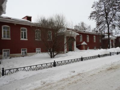 Здание старого дома умалишенных