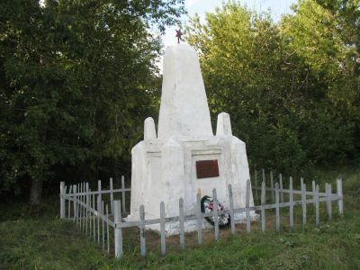 Братская могила партизан, погибших за власть Советов