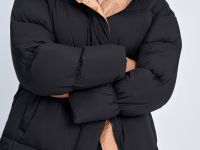 Стеганый пуховик с воротником-стойкой