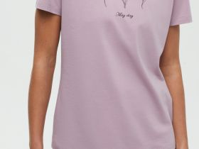 Базовая футболка приталенного силуэта