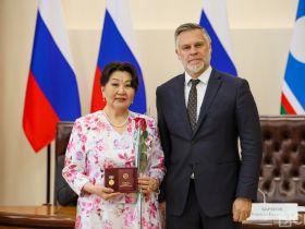 Государственные награды вручили медицинским работникам Якутии