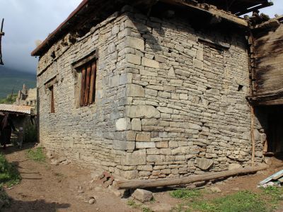 Резные камни с арабскими письменами и изображением (22 единицы)