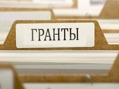 Глава Якутии присудил гранты в области государственной молодежной политики