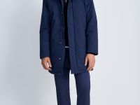 Утепленное пальто с капюшоном