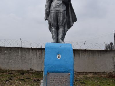 Братская могила 2 советских летчиков, погибших в бою с фашистскими захватчиками