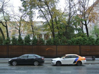 Главный дом с живописью в интерьере