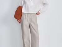 Блузка свободного силуэта с отложным воротником