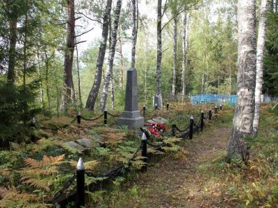 Братское захоронение советских воинов, погибших в 1941-44 гг.