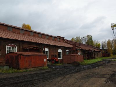 Белохолуницкий завод, где: а) 26.05.1918 г. сформирован I-й вооружённый отряд рабочих; б) 8.10.1918 г. был сформирован второй вооружённый отряд рабочих; в) создан военно-революционный комитет в январе 1919 г. во главе с большевиком Е.Е. Старковым; г) 10.1