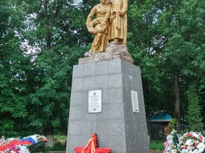 Братская могила 86 советских воинов, погибших в 1941 и 1943 гг. в боях с немецко-фашистскими захватчиками