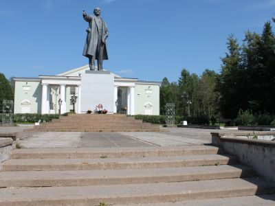 Памятник В.И.Ленину (из бронзы и гранита)