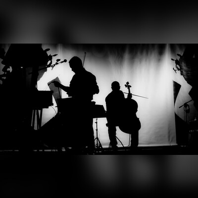 Atomic Cellos. Мировые рок-хиты на виолончелях при свечах в оранжерее