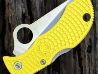 Складной нож-брелок Spyderco Manbug™ Salt Sheepfoot, сталь H1 Satin Serrated, рукоять термопластик FRN, жёлтый