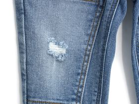 Джинсы для маленького мальчика