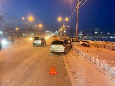 Трех человек доставили в больницу с места ДТП в Якутске