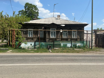 Одноэтажный деревянный особняк («директорский дом»)