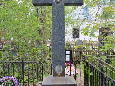 Могила Белого Василия Федоровича (1854-1913 гг.) - генерала-майора от артиллерии, героя обороны Порт-Артура в русско-японскую войну в 1904 г.