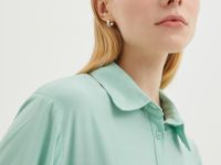 Приталенная блузка с акцентными рукавами